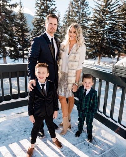 Women Christmas Outfits, Holiday Family Outfits, Christmas Outfits Dressy, Family Holiday Pictures, Family Christmas Outfits, Christmas Family Photoshoot, Winter Family Photos, Perfect Pictures, Christmas Outfit Ideas