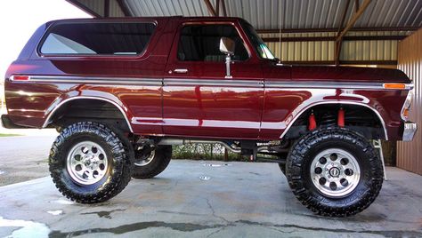 1979 Bronco was the second year for the full size Bronco! 1978 & 79 was the only two years with this beautiful body style. DON'T MISS OUT ON THIS ONE!! This is a one family owned 1979 Ford Bronco. My dad purchased it in 79 and then I got it a few years ago and restored it to what you see now... Bronco Ford, 1979 Ford Bronco, Bronco Truck, Classic Bronco, Old Ford Trucks, Classic Ford Trucks, Pick Up Truck, Truck Yeah, Ford Pickup Trucks