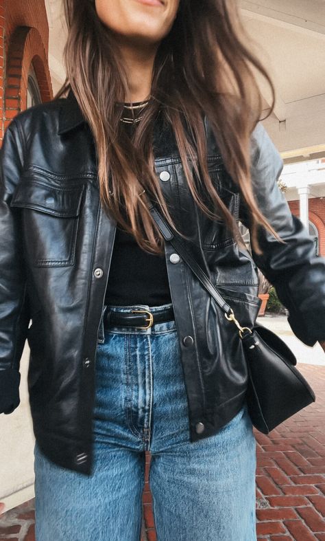 Winter Leather Jacket Outfit, Outfit Invierno Casual, Frumpy Outfits, Black Jean Jacket Outfits, Natalie Borton, Minimalist Outfits, Looks Jeans, Leather Jacket Style, Looks Street Style