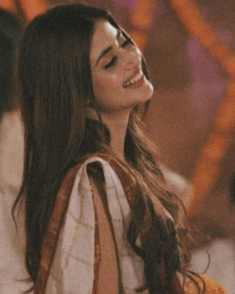 Arabian Princess, Indian Princess, Sajal Ali, Indian Photoshoot, Saree Photoshoot, Stylish Photo Pose, Fashion Photography Poses, Indian Aesthetic, Princess Aesthetic