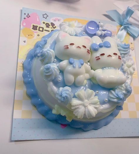 🎂 A cake with a diameter of less than 9 cm, full of details. The decorative bag will be similar to the one shown in the video. Net Weight: Around 260g (0.57 lb)  This is a non-edible product.  💖Check out our store announcement page for more details on squishy product updates, or DM us for more inquiries. All squishes are handmade, and we use food-grade silicone to create them, ensuring a satisfying squish sensation that differs entirely from standard factory-made squishable toys. Due to the handmade nature of our products, they may vary slightly from the pictures, and we do not accept returns or exchanges. We recommend playing with the squish while keeping it in the bag to protect it from dirt. 💡Please read before placing your order: *Each squishy is handmade, so it may have minor imper Taba Squishies, Baby Blue Cake, Room Desk Decor, Squishy Food, Squishies Kawaii, Cute Decorations, Rabbit Cake, Cute Squishies, Cat Rabbit