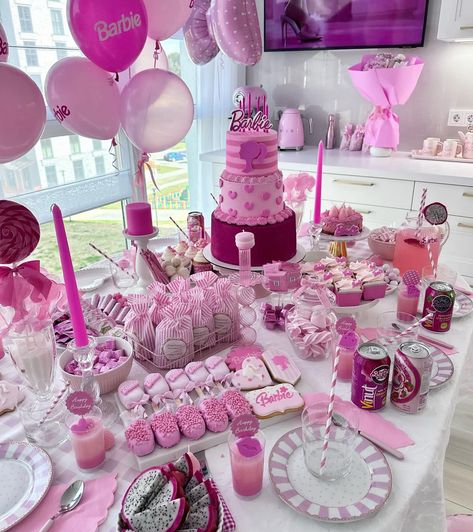 Pink Birthday Dessert Table, Barbie Cake Table Ideas, Barbie Themed Birthday Party Decor Table Settings, Barbie Cake Table, Barbie Wedding Theme, Barbie Dessert Table, Pink Graduation Party, Barbie Party Decorations, Dessert Table Birthday