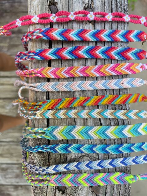 Colors For Friendship Bracelets, Tropical Bracelet Colors, Bracket Color Ideas, Friendship Bracelets Colour Combo, Bracelet Ideas String Colors, Friendship Bracelet Ideas String, Summer Color Bracelets, Chevron Friendship Bracelets Color Ideas, Triple Diamond Friendship Bracelet