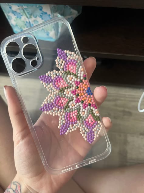 Rhinestone Phone Case Diy, Mobile Case Diy, Bling Phone Cases Diy, Diy Resin Phone Case, Phone Case Diy Paint, Diy Phone Case Design, Seed Bead Crafts, Bling Phone Cases, Diy Crochet Bag