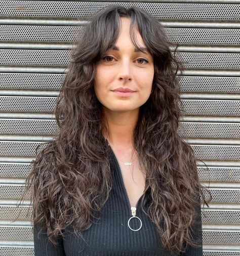 Shag Cut for Long Wavy Hair Modern Long Shag Haircut, Naturally Wavy Hair Cuts, Long Wavy Haircuts, Shag Haircut Ideas, Long Curly Haircuts, Long Shag Hairstyles, Curly Shag Haircut, Shag Cut, Natural Curly Hair Cuts