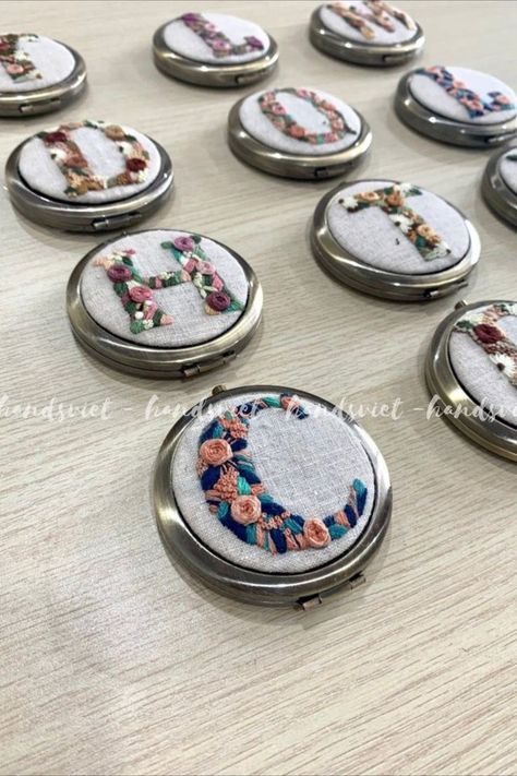 #Handembroidered
#pocketmirror
#mirrorforwoman
#embroideredmirror
#handsviet Embroidered Jewellery, Resin Mirror, Mirror Letters, Embroidery Mirror, Mini Embroidery, Pocket Mirrors, Wooden Christmas Decorations, Embroidered Pocket, Girl Vintage