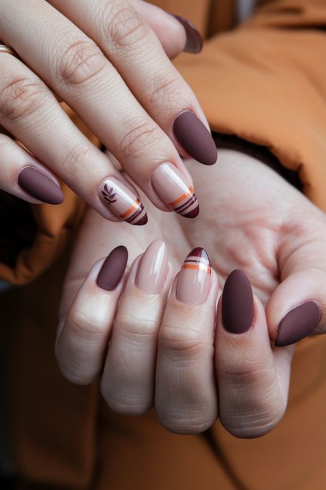 Embrace the fall season with these stunning short copper ombre nails! The rich, warm tones blend beautifully, capturing the essence of autumn leaves. Perfectly polished and effortlessly chic, this nail style combines the latest trends with a classic touch, making it ideal for any occasion. So, if you're searching for unique fall nail ideas that stand out yet remain subtle, these short nails will inspire your next manicure! Nail Art Autumn 2024, November Short Nails, Fall Nails 2024 Trends, Fall Nail Trends 2024, November Nail Ideas Short, Nails Copper, Copper Nails Designs, Moms Nails, Copper Ombre