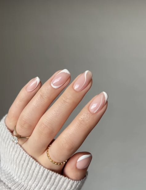 Shellac Nails Minimalist, Nailfoot Idea, Sq Oval Nails, Biab Nail Shape, Short Acrylic Nails Round French Tips, Nail Designs For Small Nail Beds, Simple Nail Designs Shellac, Square Round Gel Nails, Short Ballerina French Tip Nails