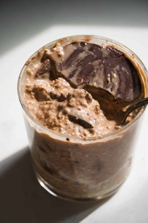 These coffee overnight oats are the best way to start your day! A quick make-ahead breakfast, they’re infused with rich chocolate and bold espresso flavor but are packed with protein and fiber to keep you full. Add your favorite toppings, and enjoy them as you head out the door. Overnight Oats With Coffee, Espresso Oats, Espresso Overnight Oats, Coffee Overnight Oats, Chocolate Overnight Oats, Protein Overnight Oats, Vegan Overnight Oats, Coconut Shavings, Oats Recipe