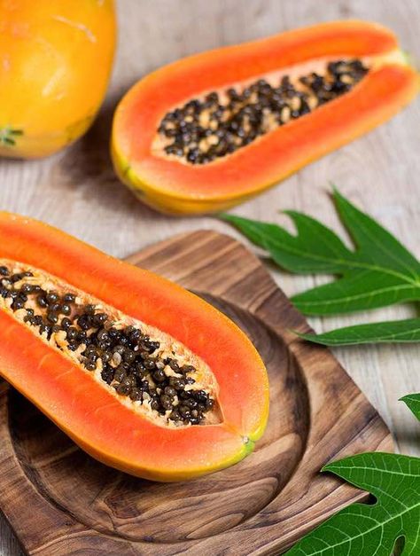 Papaya Ice Cream, Tropical Fruit Photography, Papaya Recipes, Papaya Smoothie, Snacks And Desserts, Refreshing Snacks, Mint Salad, Green Papaya, Papaya Fruits