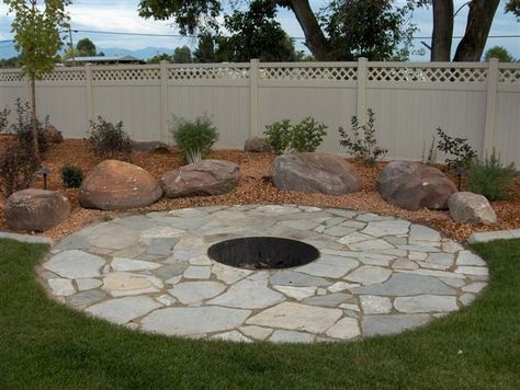 Patio Fire Pits, Homemade Fire Pit, Fire Pit Materials, Modern Trellis, Metal Fire Pit, Types Of Fire, Portable Fire Pits, Stone Fire Pit, Steel Fire Pit