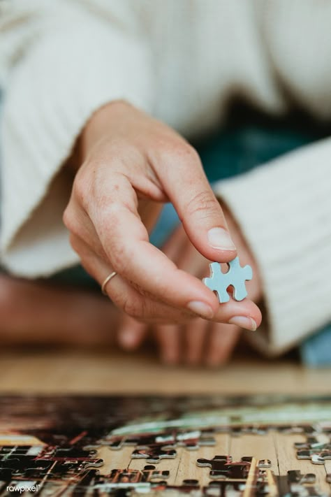 Puzzle Photoshoot, Female Psychologist Aesthetic, Puzzle Photography, Psychology Wallpaper, Puzzle Photo, Personal Branding Photoshoot, Business Portrait, Coffee Photography, Puzzle Piece