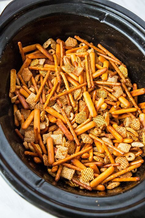 Bits And Bites Recipe, Nuts And Bolts Recipe, Christmas Food Ideas, Slow Cooker Baking, Chex Mix Recipes, Snack Mix Recipes, Nut Recipes, Crockpot Recipes Slow Cooker, Christmas Snacks