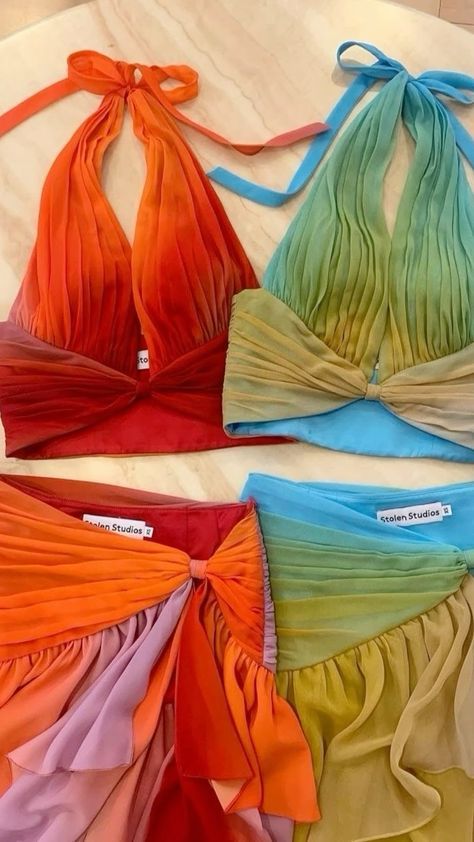 Unique Beach Outfits, Beach Outfit Colorful, Colourful Beach Outfit, Festival Fashion 2024, Brazilian Summer Outfits, Island Vacation Outfits, Colorful Summer Outfits, Hawaiian Fashion, Cute Vacation Outfits