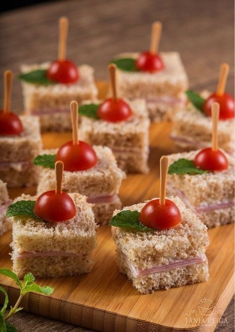 Dips Ideas, Party Food Buffet, Catering Ideas Food, Tea Party Food, Party Food Platters, Easy Food Art, Food Displays, Catering Food, Tea Sandwiches