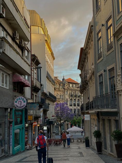 Living In Portugal Aesthetic, Europe Life Aesthetic, Porto Portugal Aesthetic, Porto Aesthetic, Summer In Europe Aesthetic, Portuguese Aesthetic, Portugal Aesthetic, Golden Hour Aesthetic, Hour Aesthetic