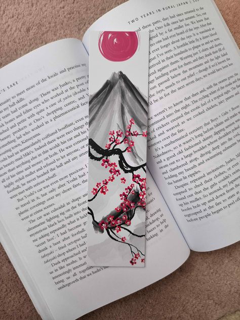 Introducing our exquisite Japanese Mountain and Sun Bookmark - a delicate fusion of natural beauty and cultural symbolism. Crafted with precision and inspired by the breathtaking landscapes of Japan, this bookmark is more than just a page holder; it's a piece of art that tells a story. Elevate your reading experience and immerse yourself in the beauty of Japan's majestic landscapes and the tranquility of its sunrises with our Japanese Mountain and Sun Bookmark. With each turn of the page, you'll be reminded of the enduring connection between nature and the human spirit. Order yours today and embark on a literary journey filled with inspiration and wonder. The Dimensions are 2inches by 8inches high. It is ONE sided and made of 1mm White Foam Board. Perfect for any gift :) Nature, Japanese Bookmarks Art, One Piece Bookmark, Sun Bookmark, Chinese Bookmark, Japanese Bookmark, Japan Watercolor, Page Holder, Origami Gifts