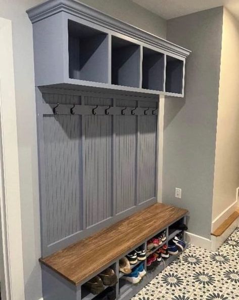 GriffinFurniture - Etsy Shoe Storage Mudroom, Bench Shoe Storage, Small Mudroom Ideas, Mudroom Remodel, Hall Tree Bench, Hall Tree With Storage, Hall Trees, Tree Bench, Mudroom Lockers