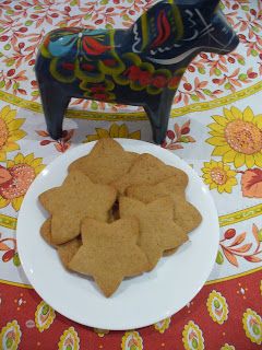 Recipe Shoebox: Pepparkakor (Traditional Swedish Spice Cookies) Mail Cookies, Cardamon Recipes, Swedish Foods, Swedish Cookies, Catholic Traditions, Swedish Heritage, Swedish Food, Swedish Traditions, Square Cookies