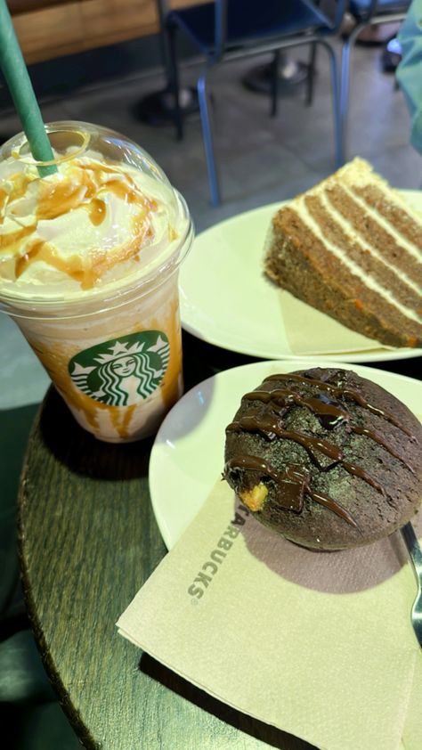 Starbucks Prank, Starbucks Breakfast, Muffins Cake, Snapchat Photos, Starbucks Aesthetic, Starbucks Cake, Breakfast Aesthetic, Aesthetic Letters, Coffee Photography