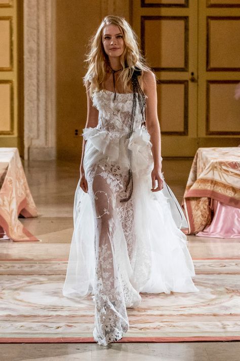 LoveShackFancy Fall 2023 Ready-to-Wear Collection | Vogue Zimmerman Wedding Dress, Wedding Dress Runway, Fall 2023 Ready To Wear, High Fashion Dresses, Alternative Bridal, 2023 Ready To Wear, Runway Dresses, Bridal Fashion Week, White Bridal