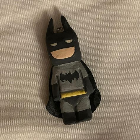 Batman clay charm . Link in bio 🔗 #clay #clayart #keychains #keychain #batman #bat #dc #figurine #figure #model #modelling #black #lego #toy #craft #diy #handmade #smallbusiness Clay Art Projects For Boyfriend, Batman Diy Crafts, Batman Polymer Clay, Batman Clay Art, Clay Crafts Air Dry Ideas Couple, Mini Clay Ideas Easy Simple, Batman Diy Gifts, Easy Clay Figures, Marvel Clay Ideas