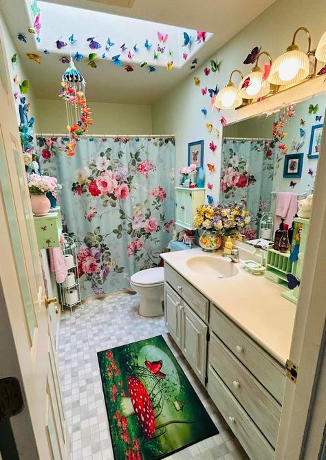 Bathroom Tile Colors, Bright Color Bathroom, Bright Bathroom Decor, Bright Colored Bathrooms, Bathroom Tiles Ideas, Colourful Bathroom, Bathroom Decor Colors, Tiles Ideas, Colorful Apartment