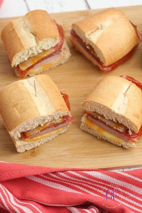 Party Subs, Party Sandwiches, Appetizers For A Crowd, Sub Sandwiches, Mini Sandwiches, Slow Cooker Dinner, Dinner Party Recipes, Food Out, Super Bowl Food