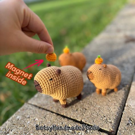 Height: 2.5 inches Length: 3 inches  Crochet Capybara. Introduce a piece of the animal kingdom into your home and experience the joy and comfort that a charming capybara can provide. Whether you're looking for a personal item or a gift for a loved one, this handmade crochet capybara is an excellent addition to any collection. It's a reminder of the beauty of traditional craftsmanship and adds a touch of charm to any space, whether it's displayed in your nursery, on your desk or on your couch. Th Capybara Crochet Pattern Free, Capybara Crochet Pattern, Amigurumi Capybara, Capybara Crochet, Crochet Capybara, Capybara Pet, Chenille Stem Crafts, Easy Crochet Animals, Chenille Stems