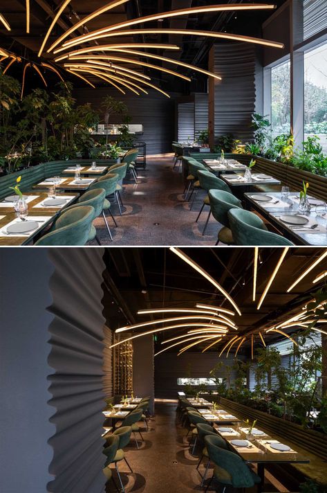 The Sculptural Walls In This Restaurant Were Inspired By Painting Brushstrokes Restaurant Ceiling Lighting, Modern Restaurant Interior, Curved Banquette Seating, Start A Restaurant, Club Design Interior, Restaurant Ceiling Lights, Restaurant Lighting Design, Bar Ceiling, Grey Eagle