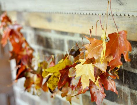 Beeswax Leaves, Homemade Garland, Diy Fabric Garland, Easter Egg Garland, Autumn Craft, Leaf Projects, Fall Leaf Garland, Christmas Garlands, Fabric Garland