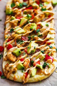 Southwest Chicken Flatbread, California Flatbread Pizza, Cold Flatbread Recipes, Rotisserie Chicken Flatbread Recipes, Chicken Tikka Flatbread, Nan Flatbread Recipes, Blackstone Flatbread Pizza Recipes, Grilled Chicken Flatbread, Chicken Fajita Flatbread