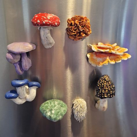 Air Dry Clay Projects Mushrooms, Clay Mushroom Magnet, Clay Mushroom Ideas, Easy Diy Air Dry Clay Projects, Mushroom Air Dry Clay, Mushroom Clay Ideas, Air Dry Magnets, Garlic Decor, Sculpy Clay Art