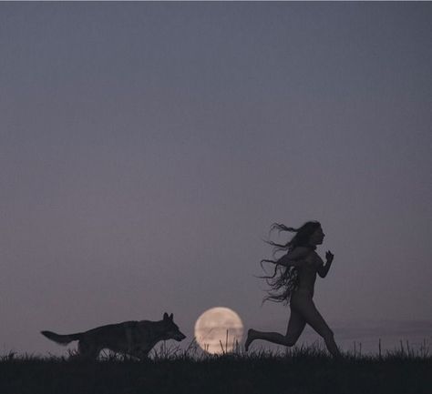 Wolf Woman Aesthetic, Werewolf And Witch Couple, Women Who Run With The Wolves Aesthetic, Wolf Girl Aesthetic, Chimera Aesthetic, Werewolf Running, Werewolf Woman, Wolf Witch, Wolves Howling At The Moon