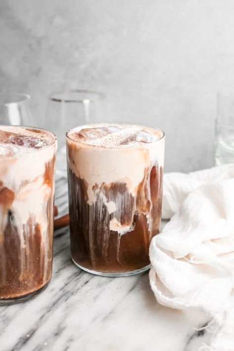 Cold Brew Coffee Starbucks, Pumpkin Cream Cold Brew, Make Iced Coffee, Cream Cold Brew, Cold Brew Coffee Recipe, Espresso Martini Recipe, Best Iced Coffee, How To Make Ice Coffee, Fall Cocktail