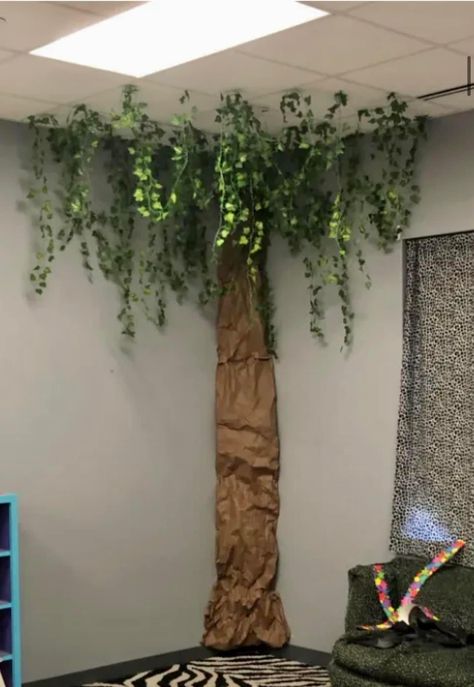 Vine Classroom Decor, How To Decorate Classroom Walls, Paper Tree Classroom, How To Make Trees, Forest Classroom, Classroom Tree, Nature Ideas, Simple Tree, Diy Tree