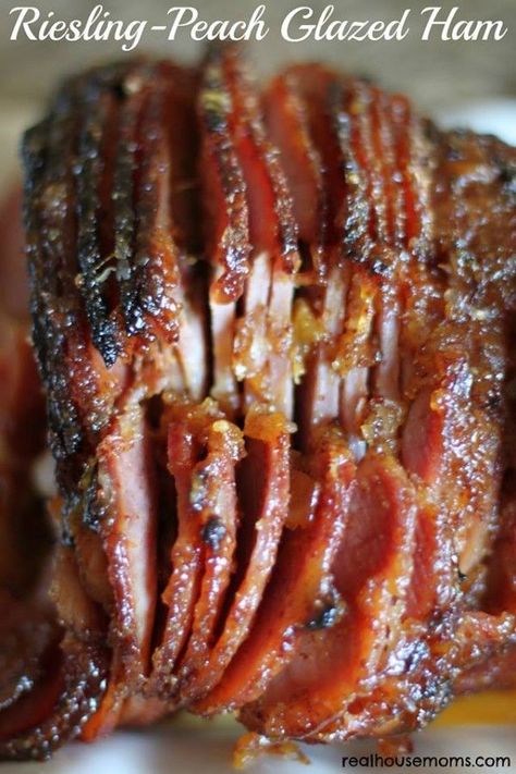 Riesling-Peach Glazed Ham is a great entree, especially for Easter brunch or dinner. tastes excellent, and is perfect for a big family gathering! The flavors are amazing and everyone will enjoy this yummy ham! Ham Thanksgiving, Ham Recipe, Glazed Ham, Ham Glaze, Baked Ham, Ham Recipes, Easter Dinner, Thanksgiving Menu, Pork Dishes