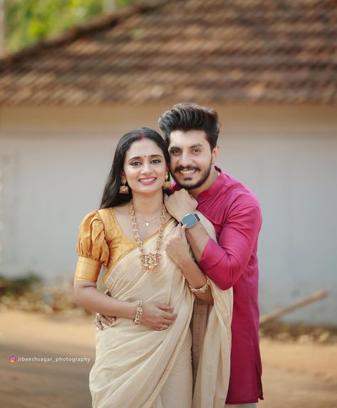 അറിയാതെ ❤️🙈 Photography @jibeeshsagar_photography Jwellery @vaidehi_jewels Costume @ashcreationz MUA @eva.makeoverstudio Per Wedding Photoshoot, Indian Couple Photos, Photoshoot Outfits Couple, Pose Reference Photo Couple, Shower Poses, Engagement Portraits Poses, Marriage Photoshoot, Portraits Poses, Pre Wedding Photoshoot Props