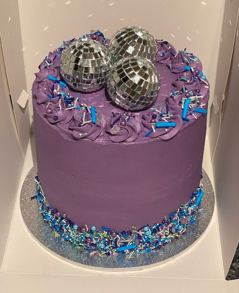 Euphoria Cake Ideas Purple, Purple Disco Birthday Cake, Euphoria Birthday Cake, Euphoria Cake, Bolo Euphoria, Rave Birthday, Euphoria Birthday, 17th Birthday Party Ideas, Disco Cake