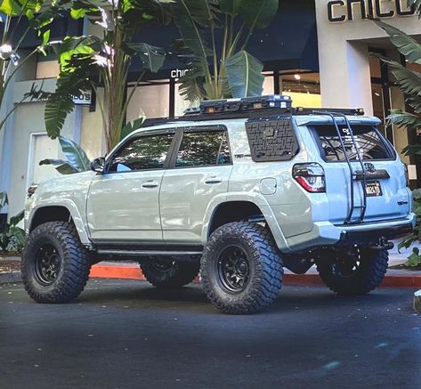 Off Road 4runner, 2025 4runner, 4 Runner Mods, 4 Runner Interior, Daily Driver Cars, 2024 Toyota 4runner, 4 Runner Toyota Accessories, White 4 Runner, Lifted Four Runner