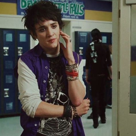 Kyle Gallner, Cute Emo Guys, Alternative Men, Punk Boy, Punk Style Outfits, Emo Love, Jennifer's Body, Emo Guys