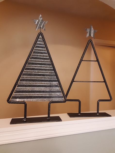 Holiday Metal Art, Small Metal Projects, Rebar Crafts, Rebar Christmas Tree, Christmas Metal Art, Rebar Projects, Metal Christmas Trees, Metal Christmas Decor, Rebar Art