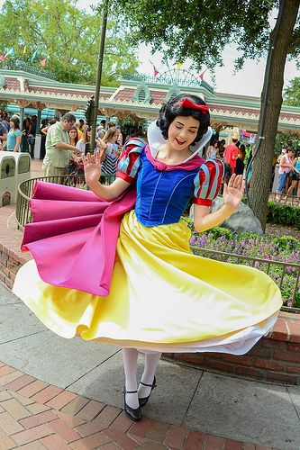 Twirl for us, Snow White! | Brandon Le | Flickr Snow White And Prince, Disney Female Characters, Snow White Costume, Snow White Disney, Disney Face Characters, White Costumes, Disney Snow White, Princess Cinderella, Face Characters