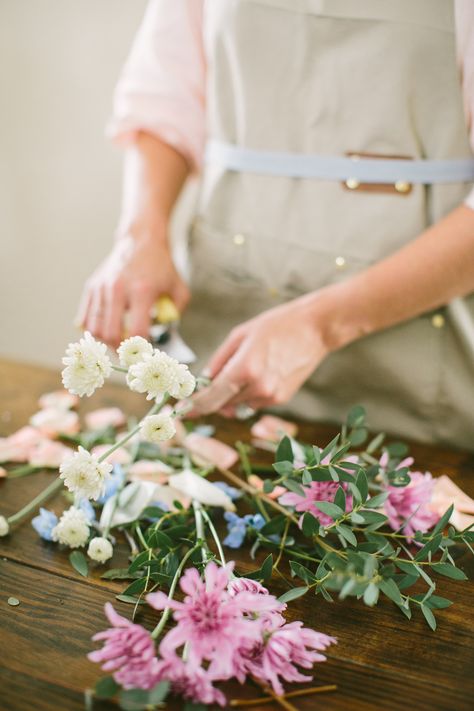 Beautiful florals from Light and Lily Floral at a beautiful branding session. Photos are so important for your website, so I loved being able to work with this florist to create gorgeous images for her business. Photographed by Taylor Rae Photography. www.taylorraephotography.com #weddingflowers #brandingphotoideas Floral Photo Shoots, Florist Brand, Floral Branding, Florist Studio, Floral Diy, Boutique Logo Design, Flower Branding, Floral Preservation, Flower Photoshoot