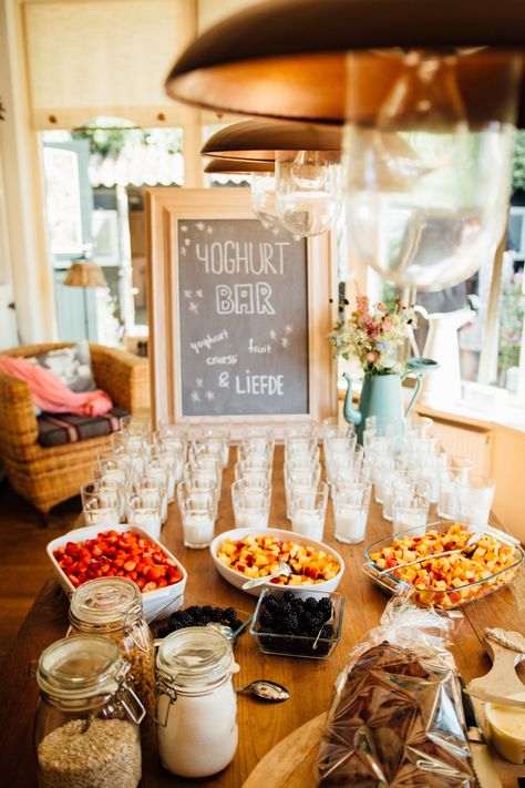 #wedding #lunch #yoghurtbar Yogurt Parfait Bar, Yoghurt Parfait, Parfait Bar, Breakfast Catering, Yoghurt Bowl, Wedding Lunch, Yogurt Bar, Frozen Yoghurt, Bar Displays