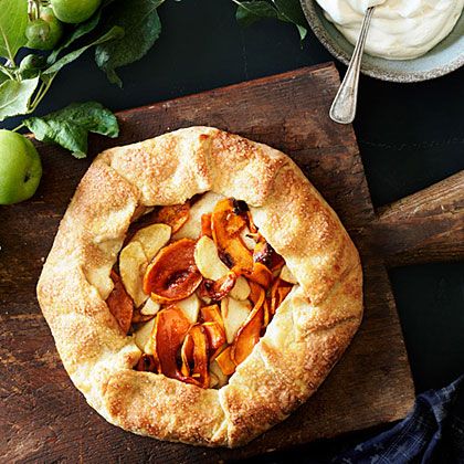 Pumpkin Galette, Desserts Apple, Fall Desserts Apple, Fall Recipes Pumpkin, Apple Galette, Apple Pumpkin, Pie Pops, Galette Recipe, Beautiful Halloween