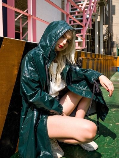 Rainwear Girl, Vinyl Fashion, Green Raincoat, Vinyl Raincoat, Pvc Raincoat, Raincoat Jacket, Rain Jacket Women, Hooded Cloak, Shiny Clothes