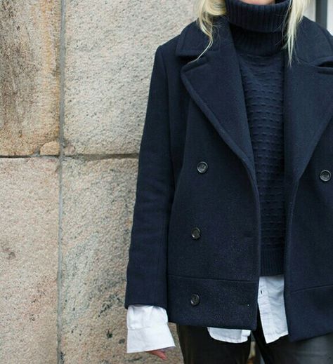 Pea Coat Outfit, Peacoat Womens Outfit, Coat Layering, Peacoat Outfit, Spy Style, Navy Pea Coat, Casually Chic, Classic Clothes, Holy Chic