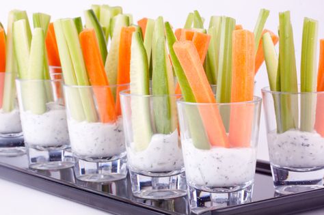 Individual Vegetable Appetizers Vegetable Sticks And Dip, Vegetable Appetizer, Appetizer Vegan, Veg Appetizers, Appetizer Buffet, Awesome Appetizers, Vegetable Appetizers, Vegetable Sticks, Wellness Ideas