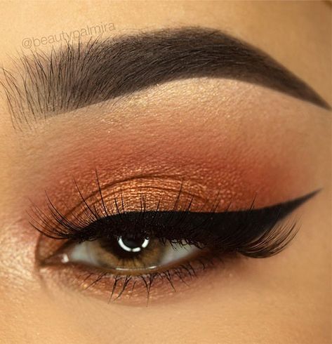 16. Beautiful orange/peach tones Another beautiful soft glam look.  This makeup idea has used a beautiful color combination of orange / peach tones that... Soft Glam Eye Makeup, Soft Glam Look, Orange Eye Makeup, Glam Eye Makeup, Ball Makeup, Eye Makeup Images, Gold Makeup Looks, Everyday Eye Makeup, Hazel Eye Makeup